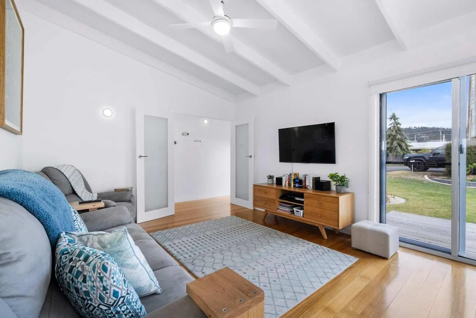 Beachfront Holiday Home Close To Airport Lauderdale Australia
